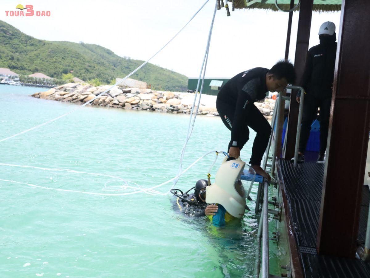 tour đi bộ dưới biển nha trang